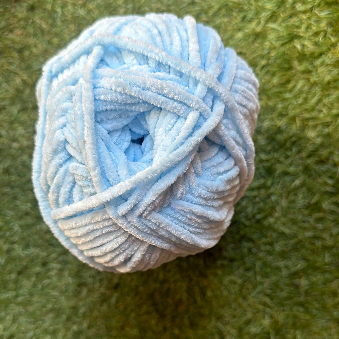Flutterby Chunky Baby Blue B03